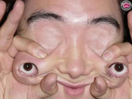YEUX BIEN-VOYANTS